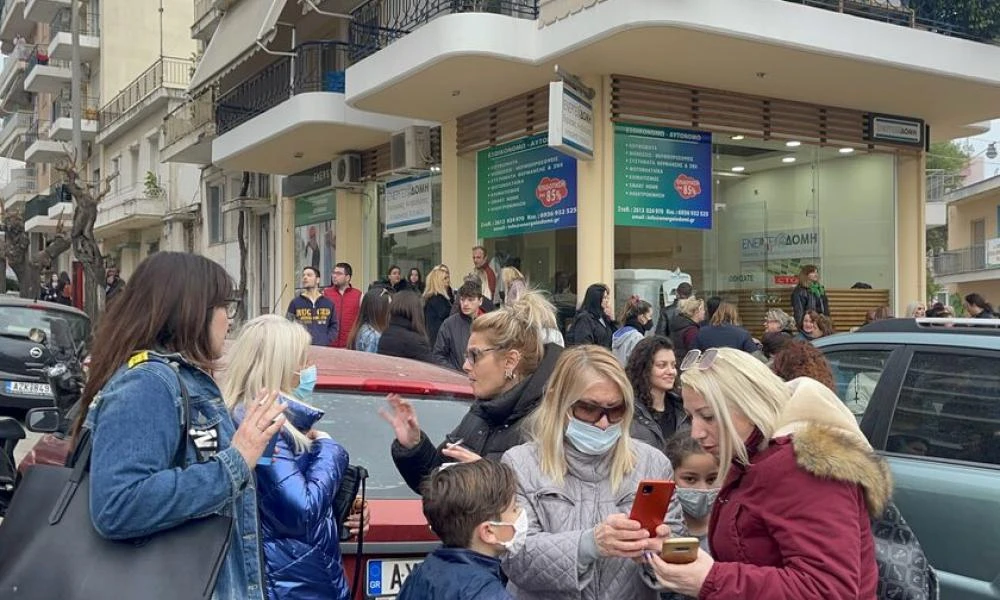 Σοβαρές καταγγελίες! Συγγενείς της Ρούλας Πισπιρίγκου επιτέθηκαν σε δημοσιογράφο